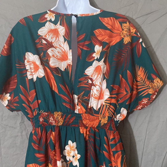 Shein Floral flowy dress. Low-cut. Spring colors - Picture 6 of 7